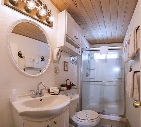 #4 Pioneer Room | The Fireside Lodge